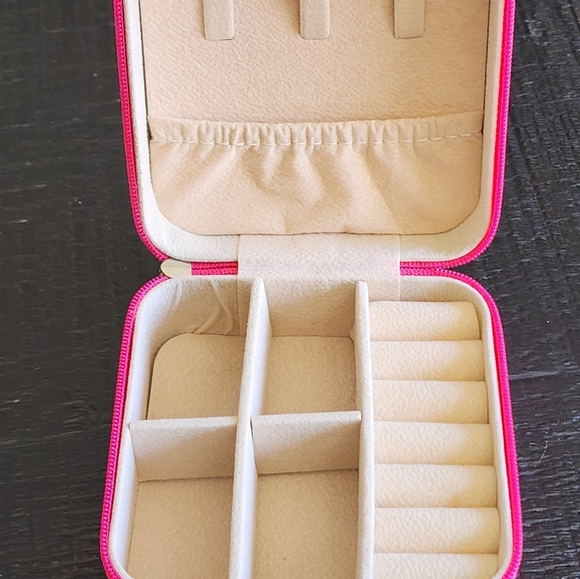 Elegant Pink Jewelry Box With Pair Of Earrings And Ring Gold Plated - Picture 4 of 7